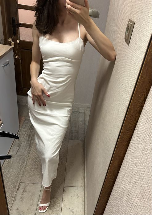 Бяла рокля