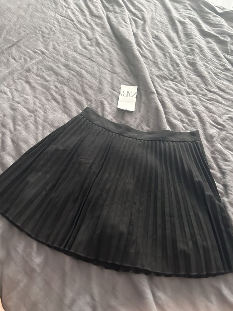 Плисирана пола Zara