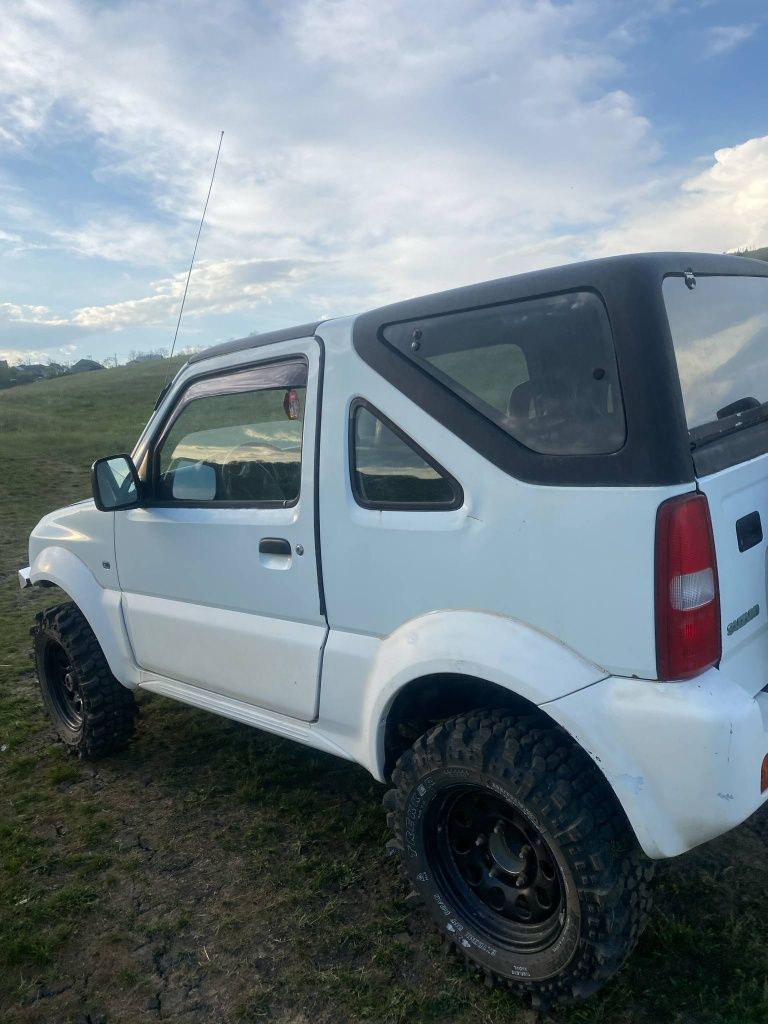 Vând suzuki jimny
