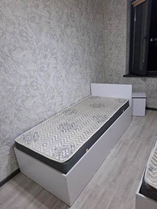 1 kishilik Divan Sotiladi Yangi