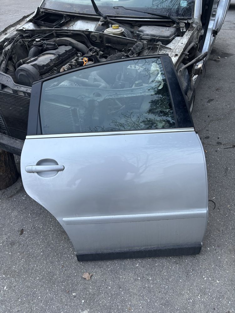 Продавам врати за pasat b5.5