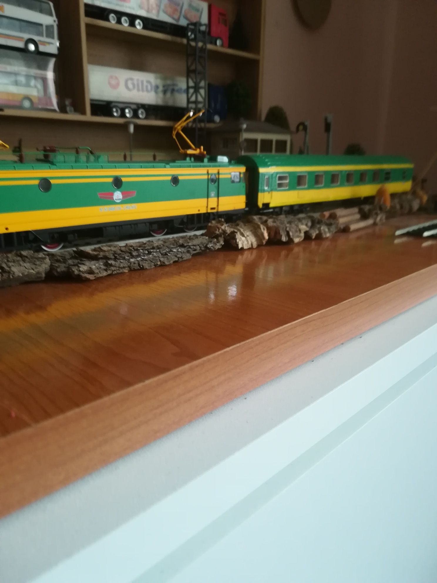 Vand /schimb macheta  locomotivă cfr 060 EA