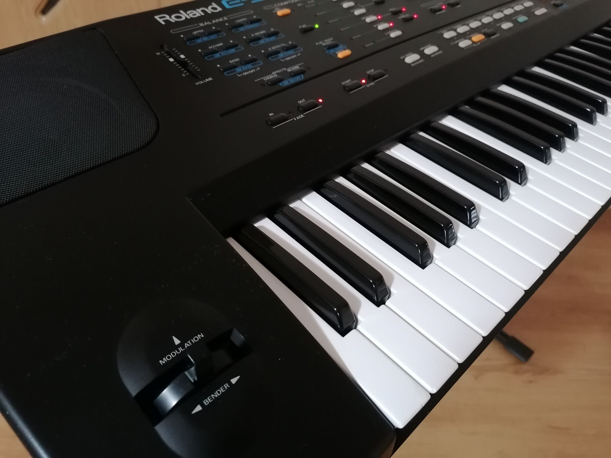 ROLAND E-56 keyboard sintetizator orga pian