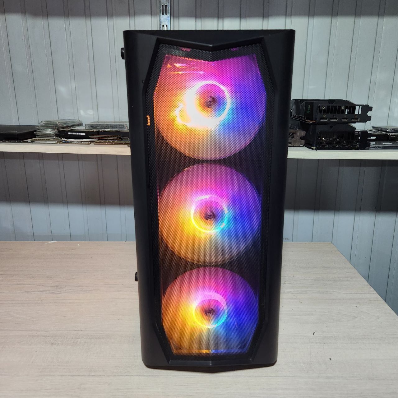 Byudjetniy gaming pc )
INTEL Core i3 12100F
8 GB DDR4 3200 MHZ
RX 570