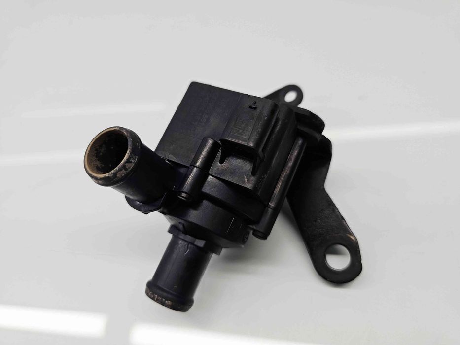 Pompa recirculare apa  Volkswagen Golf 7 (5G) [Fabr 2014-prezent] 5Q09