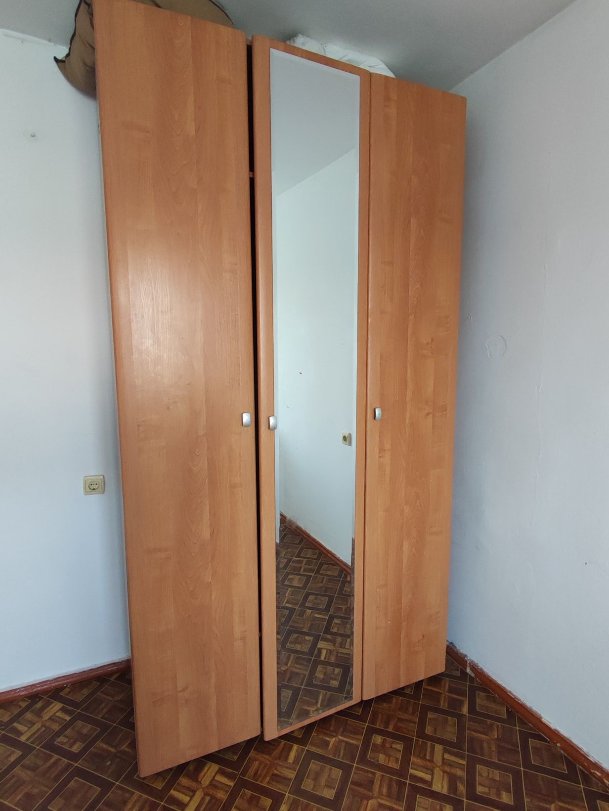 Продам шкаф для одежды