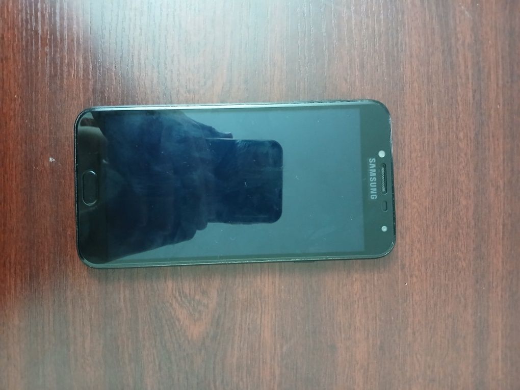 Телефон Galaxy J4