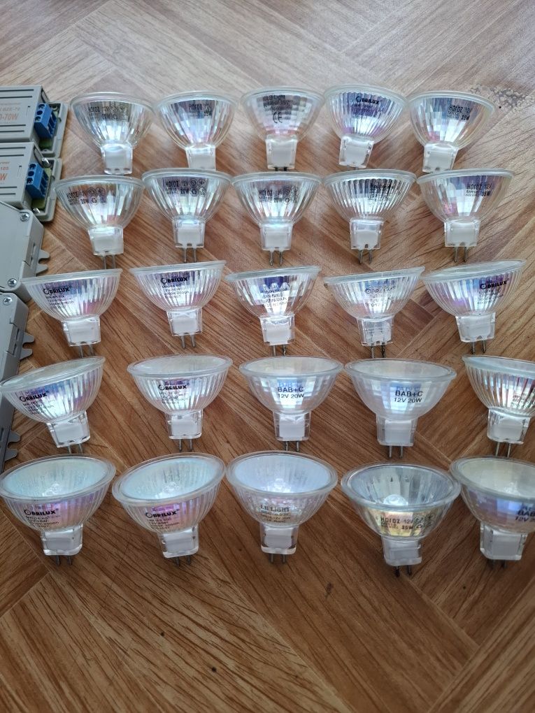 Електронни трансформатори 220v./12v. плюс 25бр. лунички 12 v.