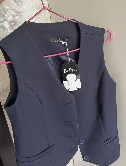 новая школьная жилетка. размер 42