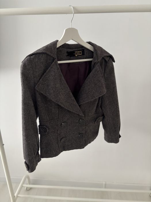 NOU! Sacou scurt, elegant, cu detalii feminine