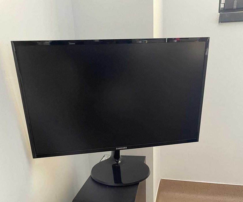 Monitor Samsung LS24F350FHUXEN 60cm diagonala