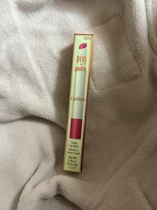 Pixi lip glow ruby. Nou .                   Balsam de buze nou.