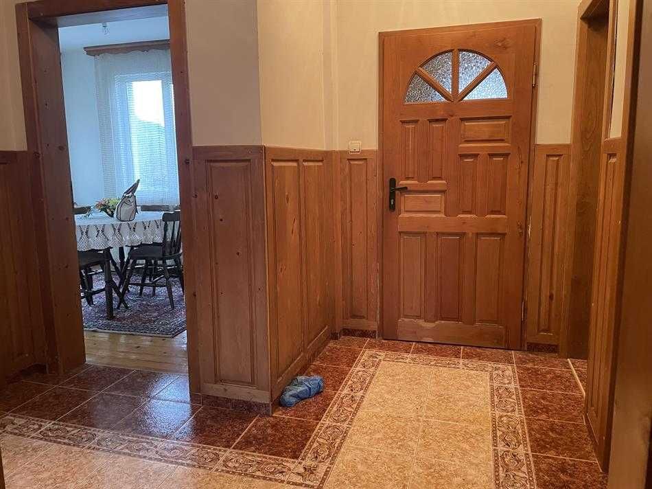 Продава се етаж от къща - кв. Голо бърдо