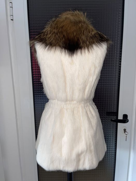 Vesta din blana naturala de iepure cu guler lung de vulpe