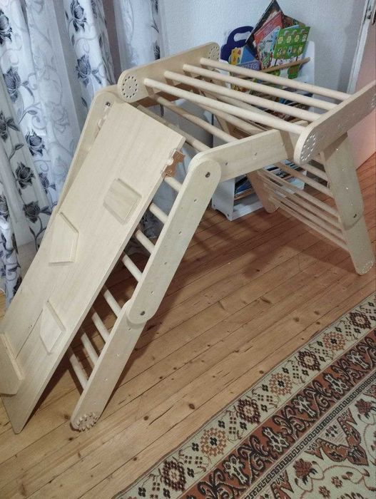 6+1 Монтесори-триъгълник на Пиклер и рампа за катерене/пързалка