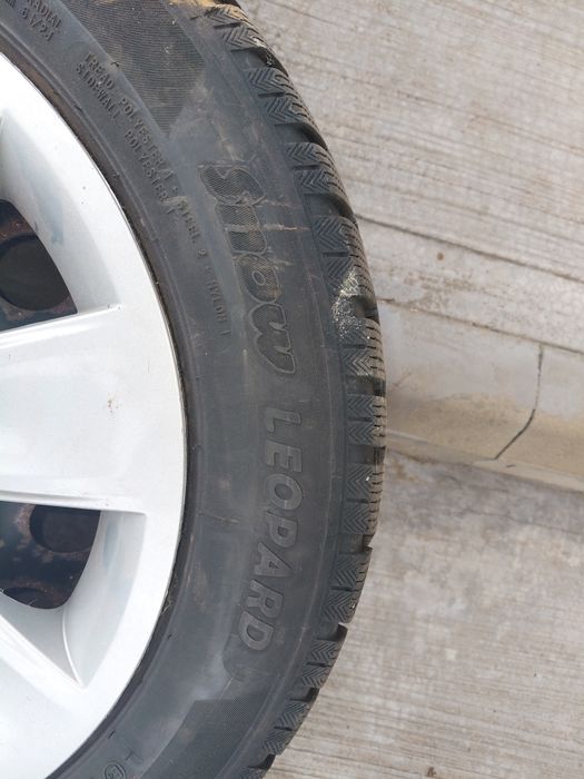 Vând set complet de iarna + capace bmw e90/91