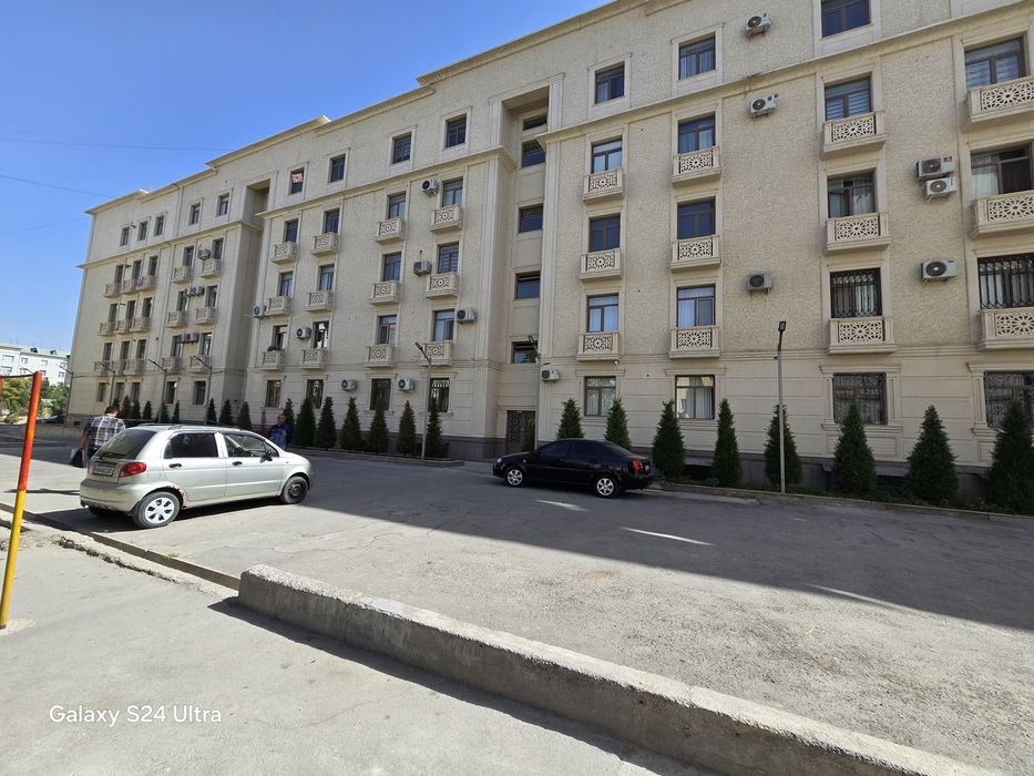 2 xona sotiladi barca jixozlqri bilan