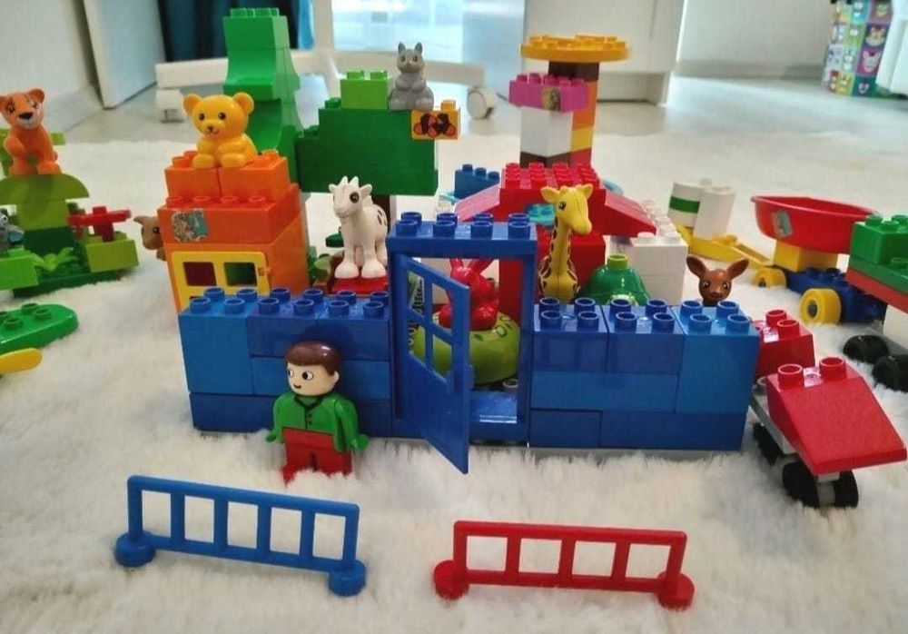 LEGO DUPLO ferma cu animale si accesorii 3 ani+ 156 piese