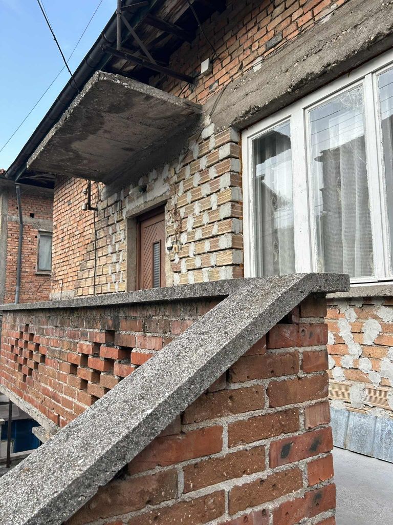 Продавам етаж от сграда и приземен