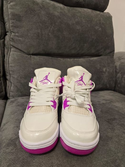 Jordan 4 Retro Hyper Violet nr 36 int 23 cm  preț 400 lei