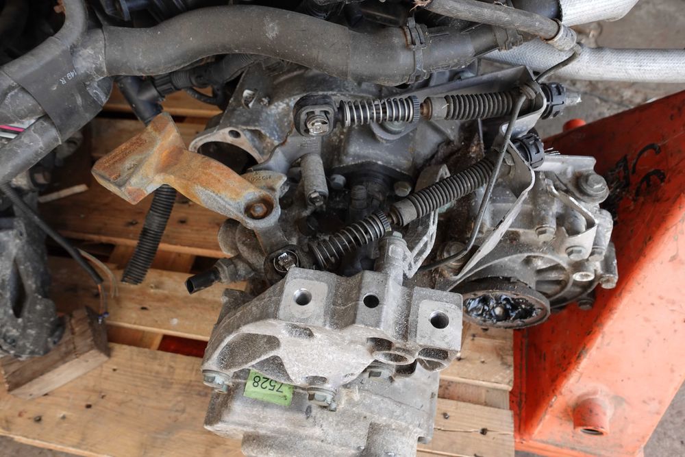 Cutie Viteze4x4-Motor 2.0FSI*BLX*BVX 110Kw/150CpEur4*Golf5A3etc88000km