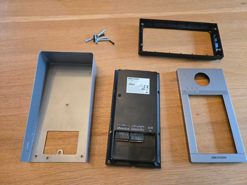 Hikvision DS-KV8113-WME1(B) • 2MP, Wi-Fi, PoE/12V, IP65/IK08