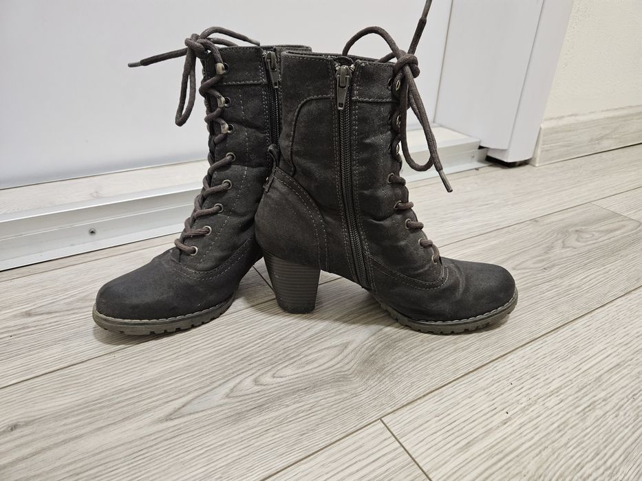 Сиви велурени боти с удобен ток. 37 номер. В добро състояние.