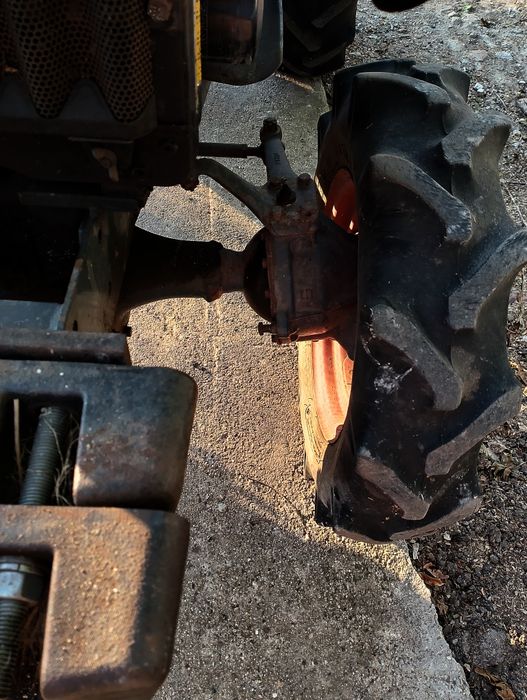 Продавам трактор Kubota B7000