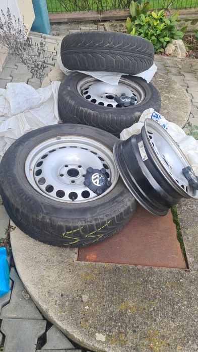 Anvelope iarna 215/65/16 - 3 buc pe Jante tiguan 4 buc