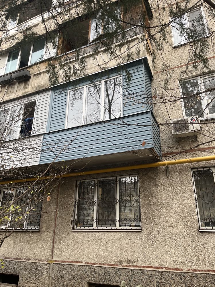 Балкон под ключ в Алматы. Пластиковые окна. Обшивка, утепление балкона
