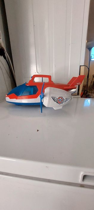 Vand avion de jucarie patrula catelusilor + bonus o masinuta