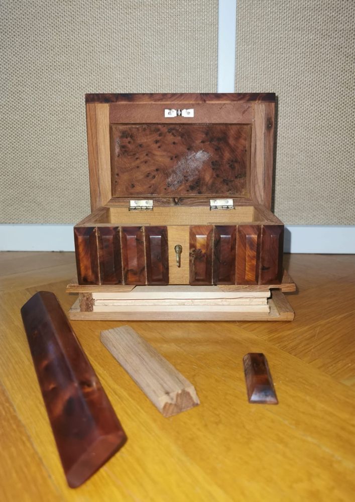 Кутия пъзел за бижута кафява дърво Барлд , Burled Wood Франция 1970 г