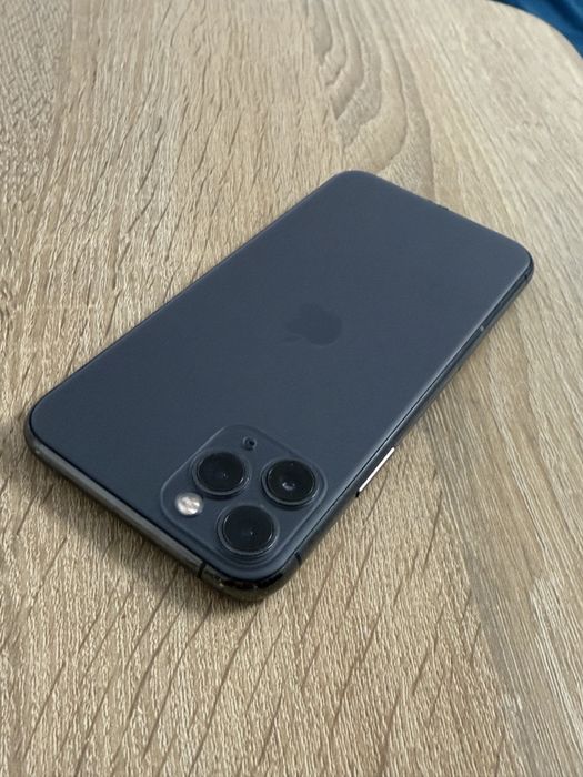 Vand iphone 11 pro sau schimb