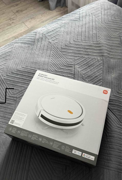 Продам робот пылесос б/у xiaomi E5 в идеальном состоянии