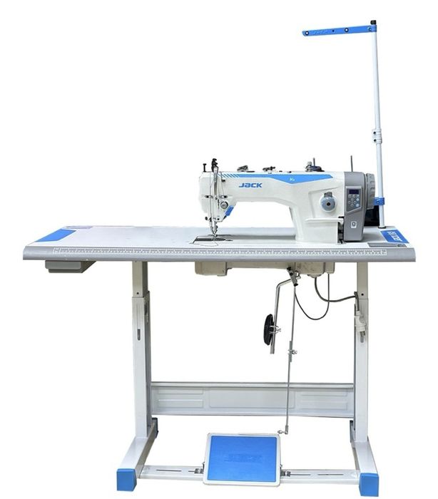 Продам абсолютно новую швейную машинку