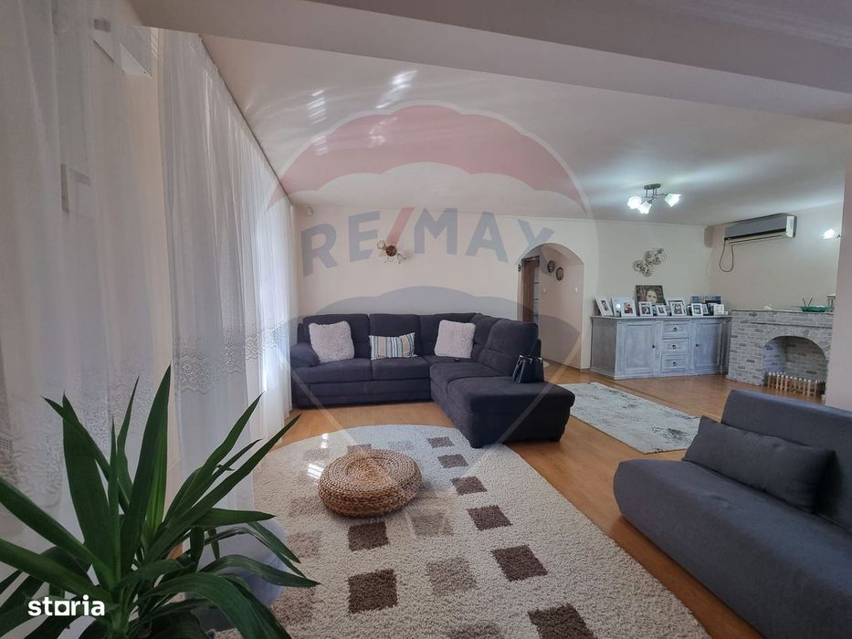 Casă / Vilă cu 4 camere de vânzare în Valu lui Traian