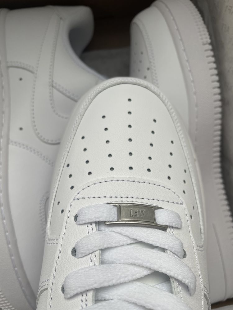 Nike Air Force 1 Triple White