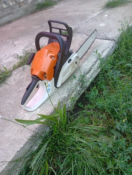 Vând Stihl 162c in stare perfecta de funcționare demarorul rupt