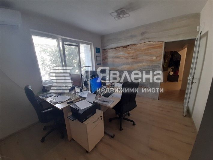 Продава се Магазин в Варна, Червен площад - 101 кв.м за 2575 €/кв.м - Снимка #2