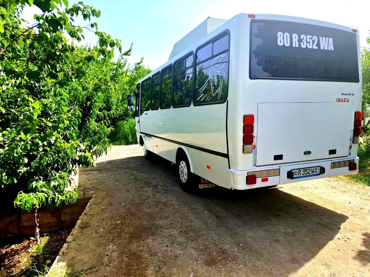 Isuzu avtobus sotiladi
