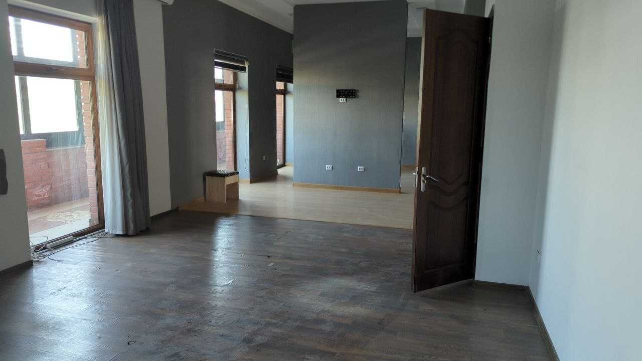 Сдаётся Здание Вдоль Дороги 1053м2 Яккасарайский р-н(N199)