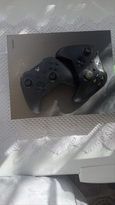 Xbox one x 1tb cu 8 jocuri