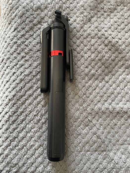 Штатив можно использовать как сэлфи палка