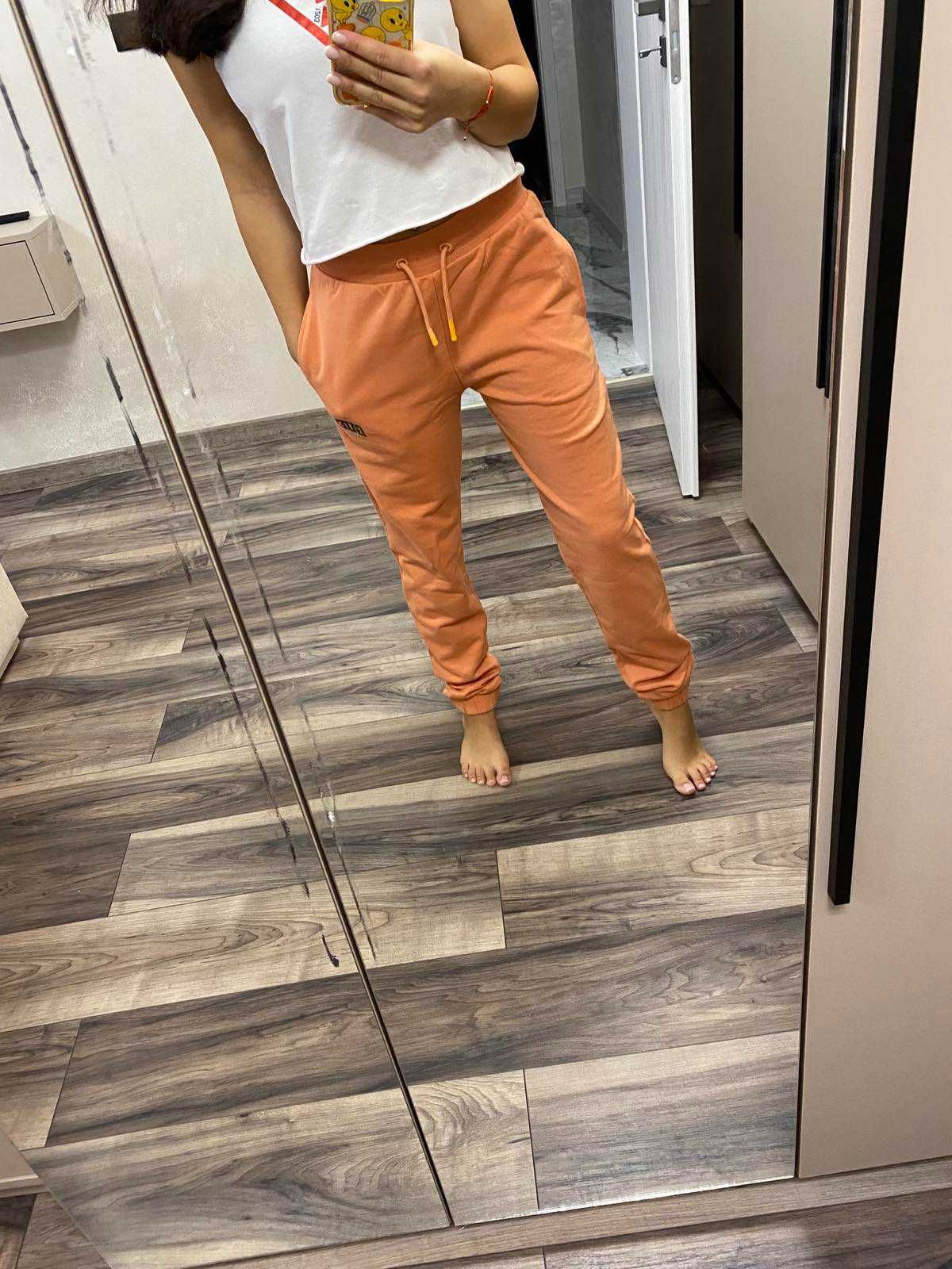 оригинални спортни долнища Guess