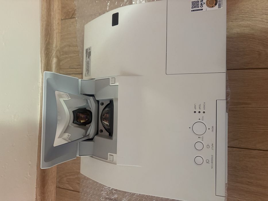 Hitachi CP-A221N ultra short throw 2200Lumens