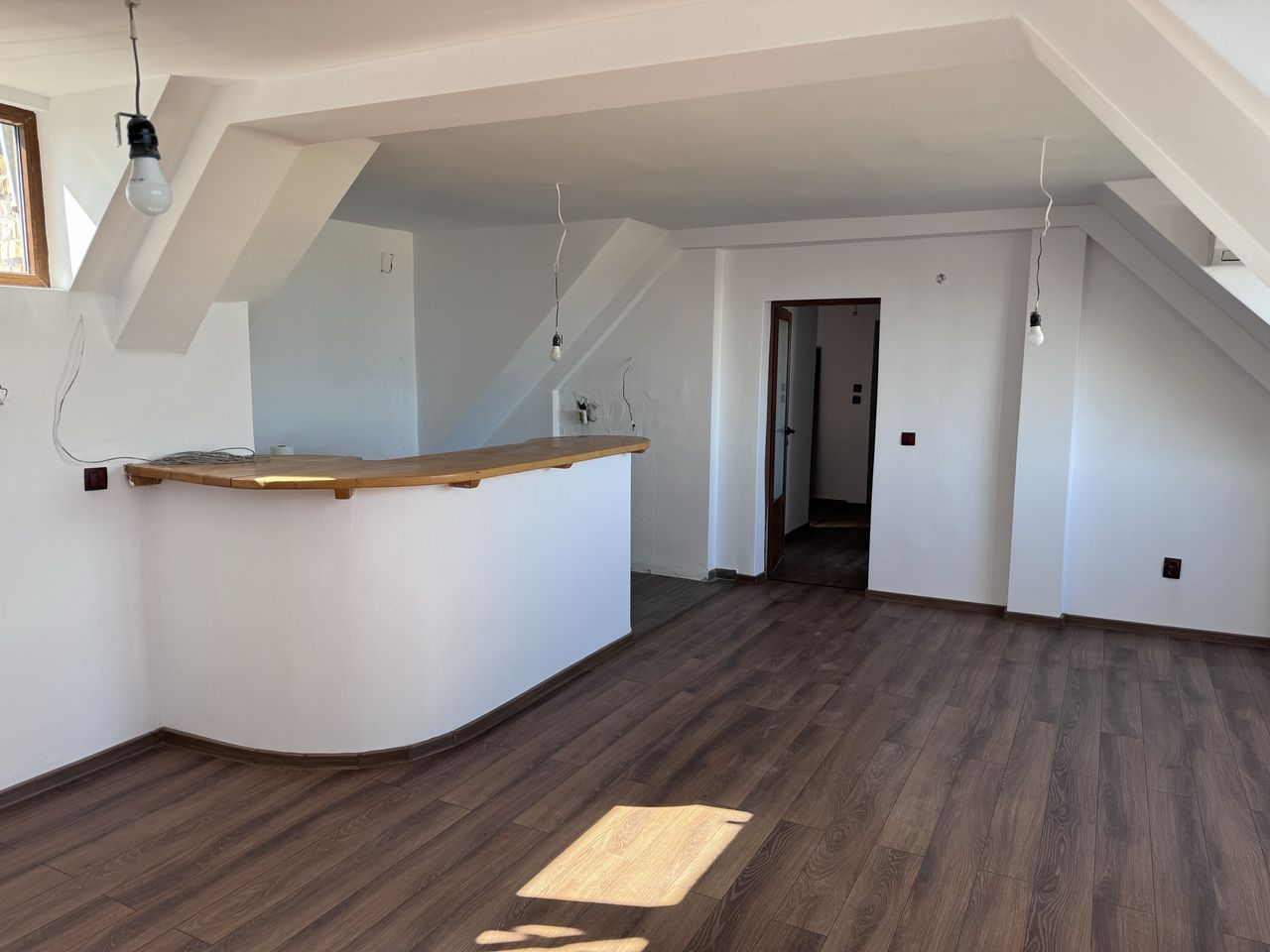 Продава се Тристаен апартамент в Казанлък - 80 кв.м за 1020 €/кв.м - Снимка #2