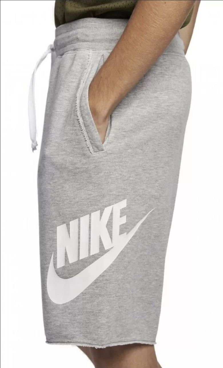 Pantaloni nike scurti L si XL originali noi