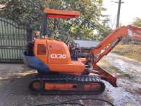 Vând mini excavator hitachi EX30