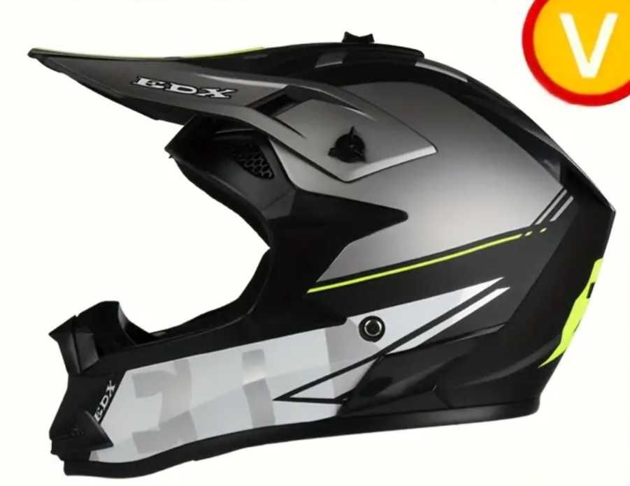 Атрактивни каска и ръкавици за мотокрос, крос