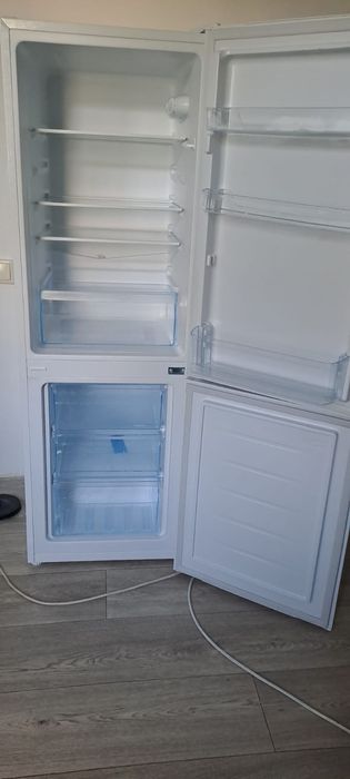 Холодильник почти новый !Доставка есть